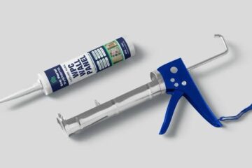 Professional bathroom silicone caulking and mold remediation in Toronto