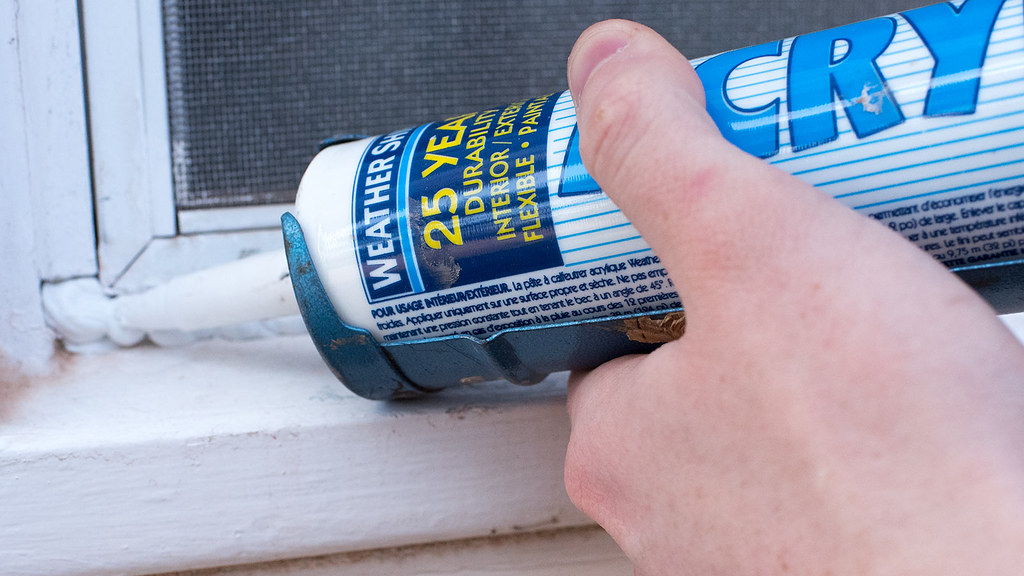 Bathroom Silicone Caulking: 5 Essential Rules for Toronto Homes 3 Flawless watertight bathroom silicone caulking bead in modern shower