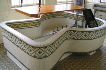 Bathtub Surface Restoration in Toronto