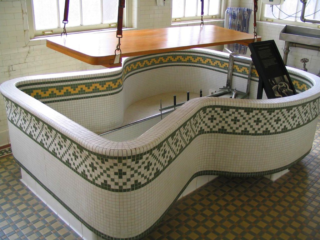 Bathtub Surface Restoration in Toronto